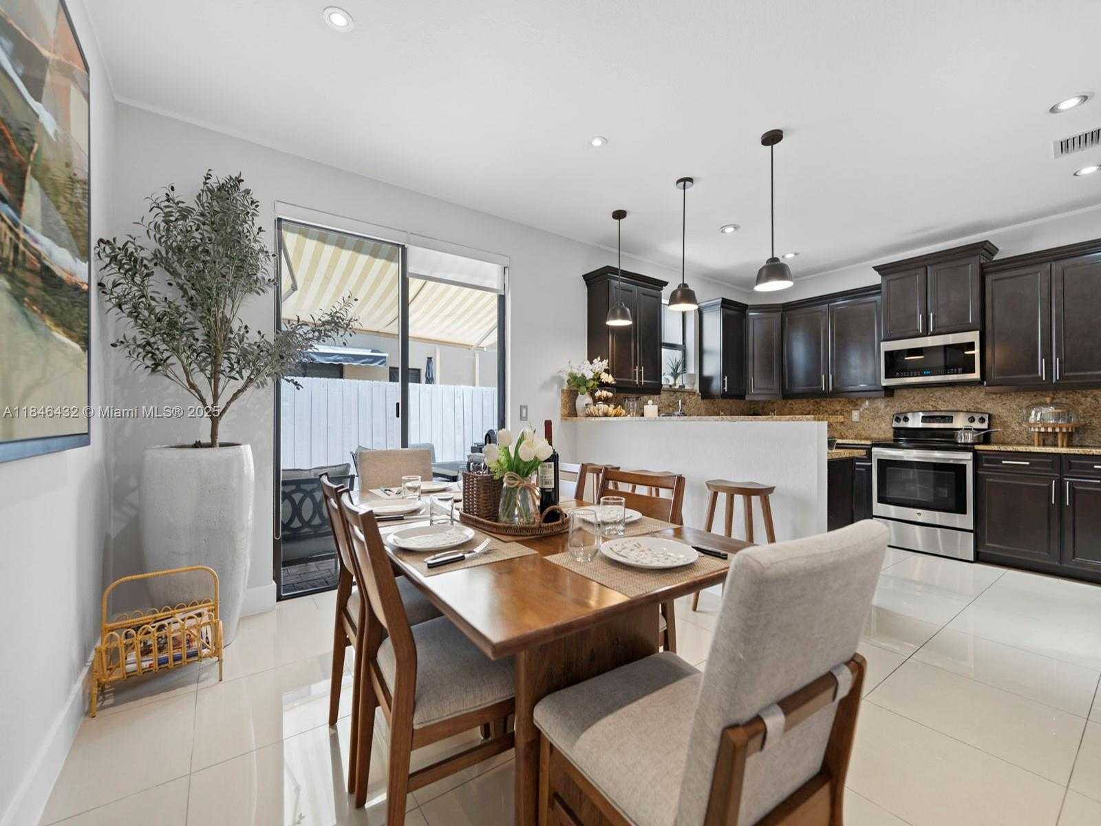 Small Image of 8781 NORTH WEST 98TH CT, Doral Number 13