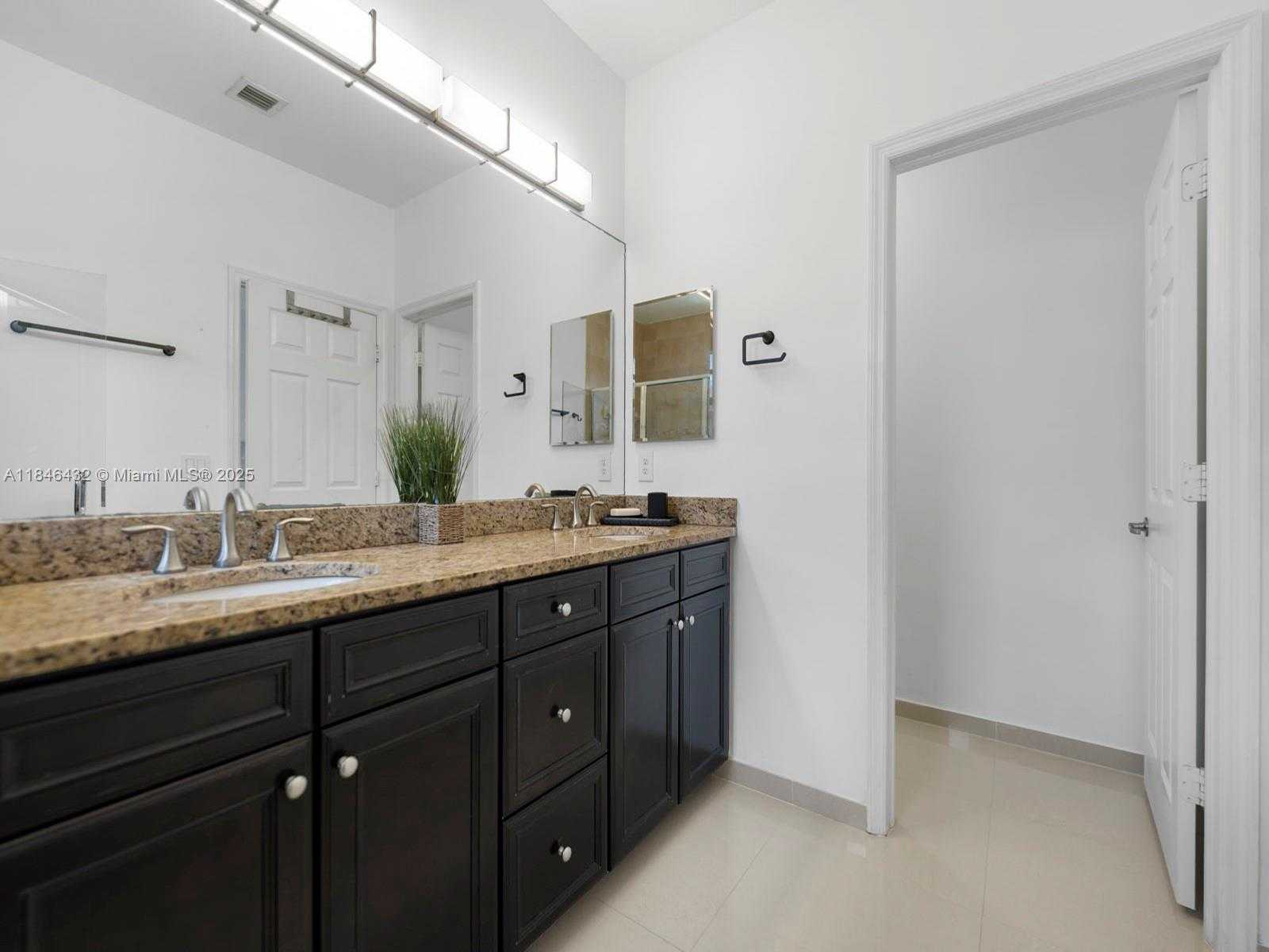 Small Image of 8781 NORTH WEST 98TH CT, Doral Number 21