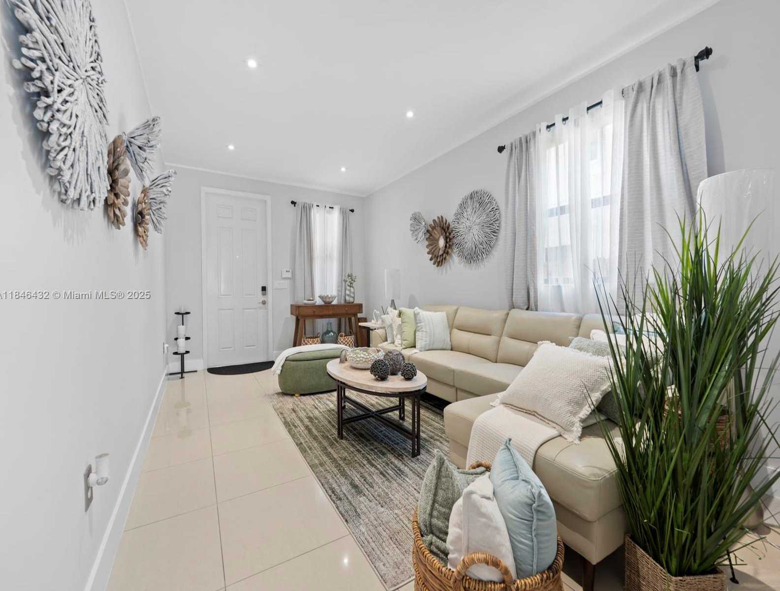 Small Image of 8781 NORTH WEST 98TH CT, Doral Number 3