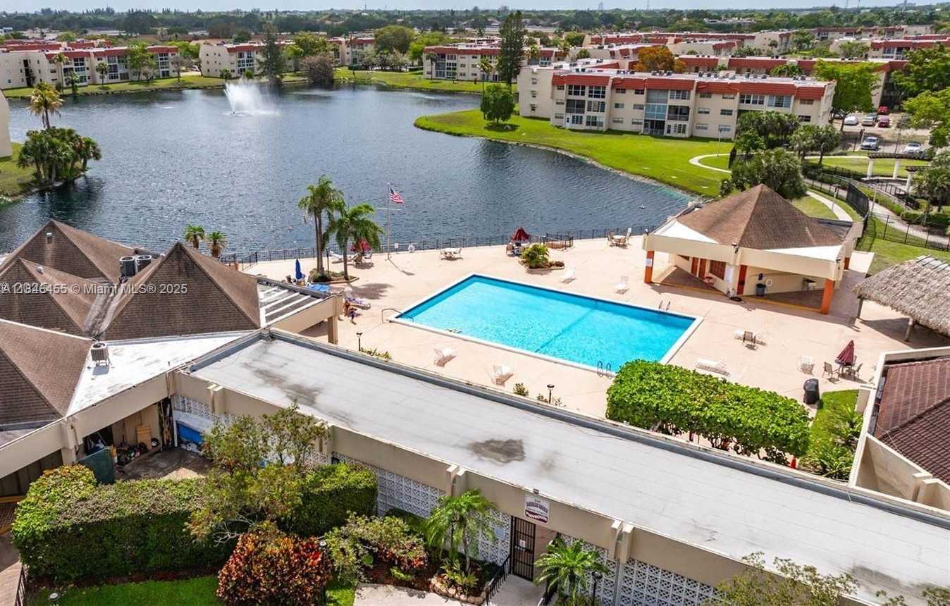 Small Image of 10303 SUNRISE LAKES BLVD #201, Sunrise Number 23