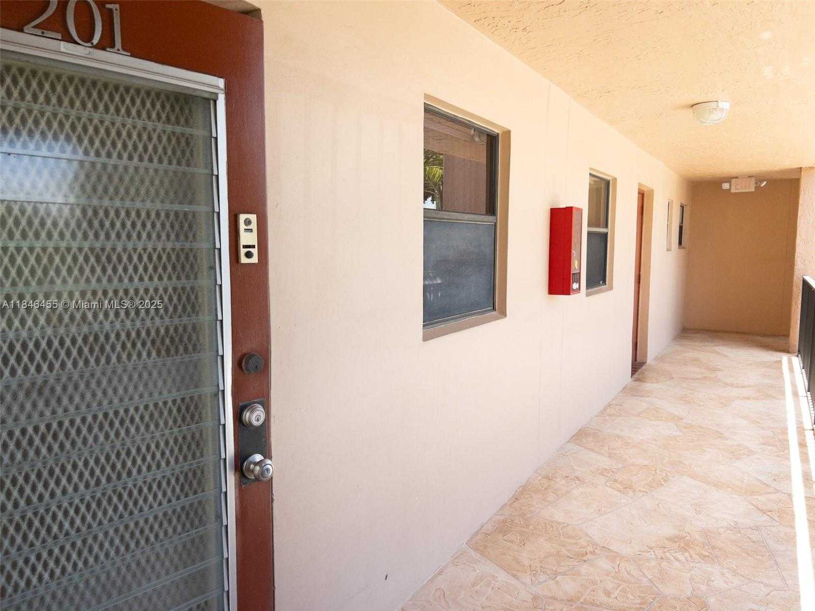 Small Image of 10303 SUNRISE LAKES BLVD #201, Sunrise Number 24