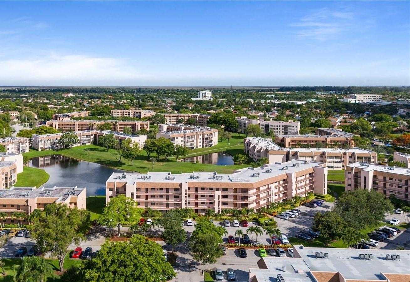 Small Image of 10303 SUNRISE LAKES BLVD #201, Sunrise Number 25