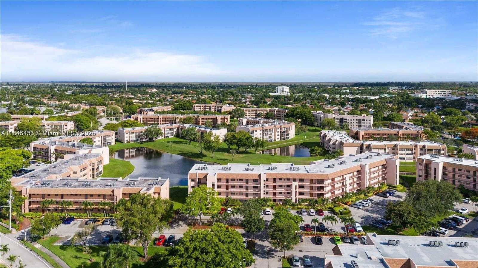 Small Image of 10303 SUNRISE LAKES BLVD #201, Sunrise Number 3