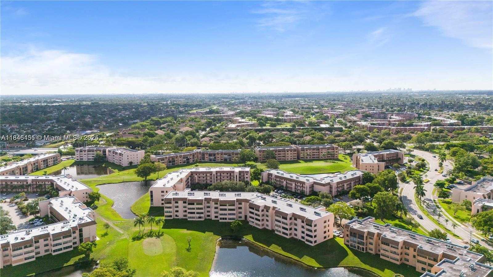 Small Image of 10303 SUNRISE LAKES BLVD #201, Sunrise Number 30