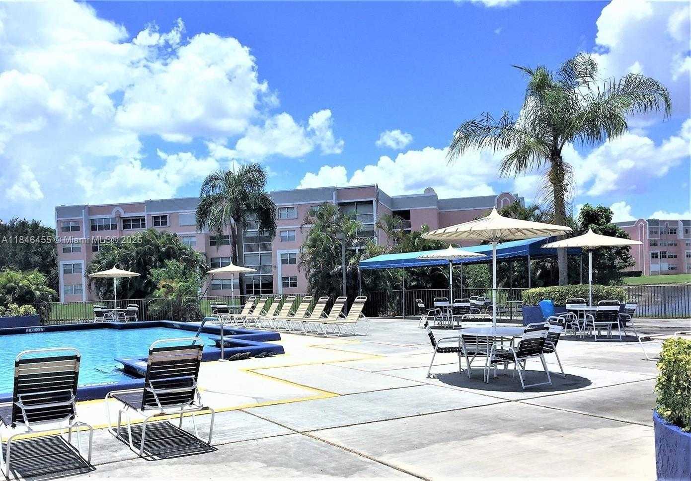 Small Image of 10303 SUNRISE LAKES BLVD #201, Sunrise Number 31