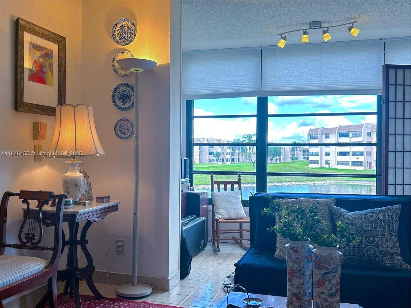 Small Image of 10303 SUNRISE LAKES BLVD #201, Sunrise Number 8