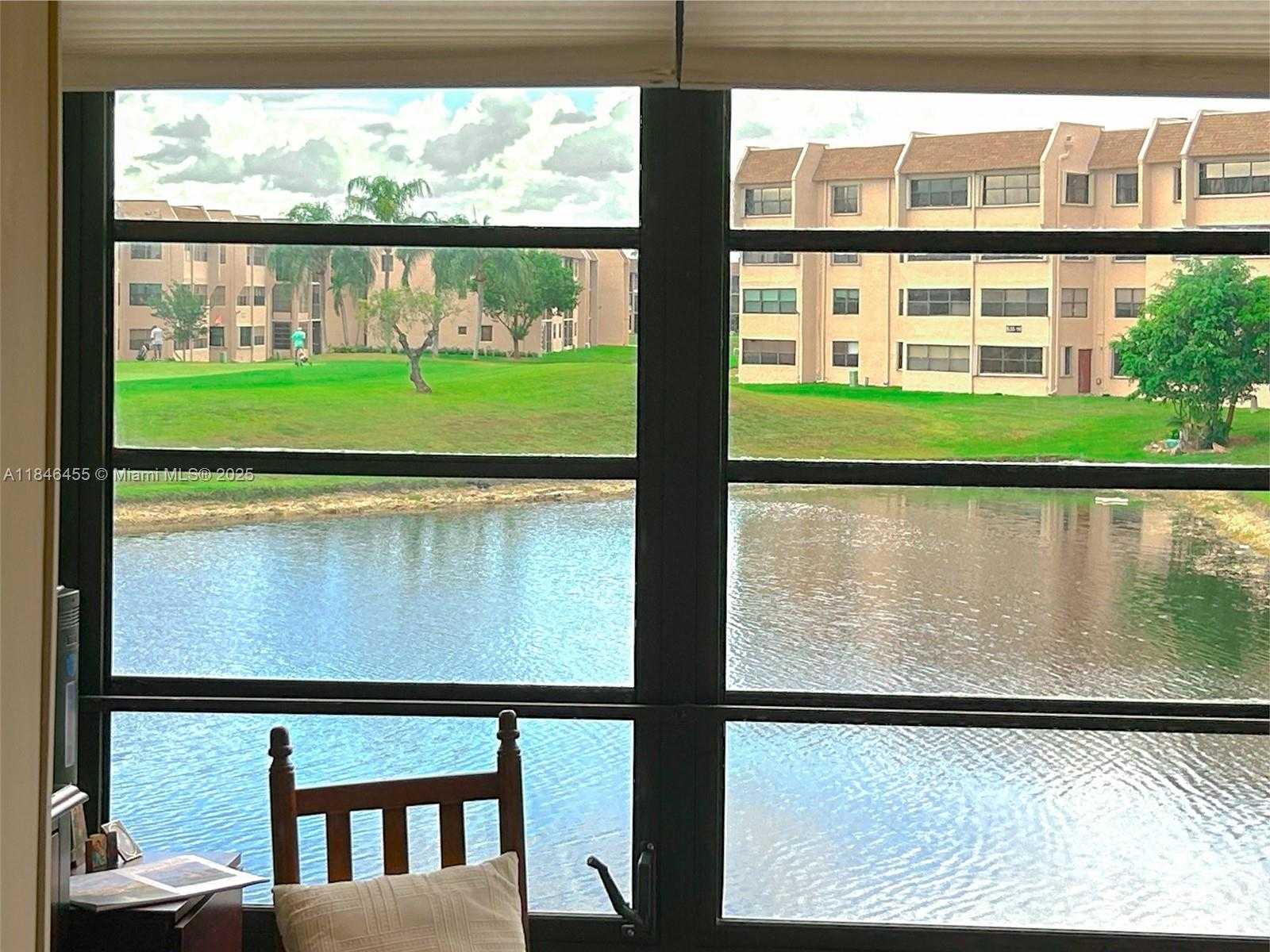Small Image of 10303 SUNRISE LAKES BLVD #201, Sunrise Number 9
