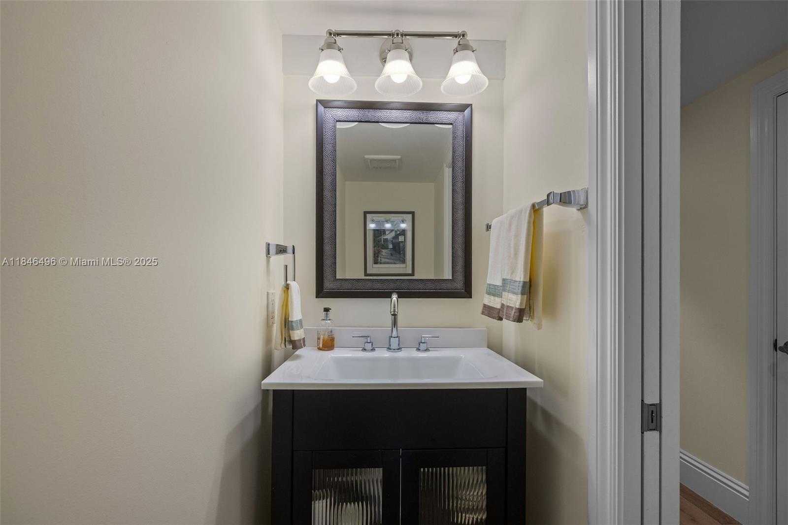 Small Image of 2600 CARDENA ST #2, Coral Gables Number 11