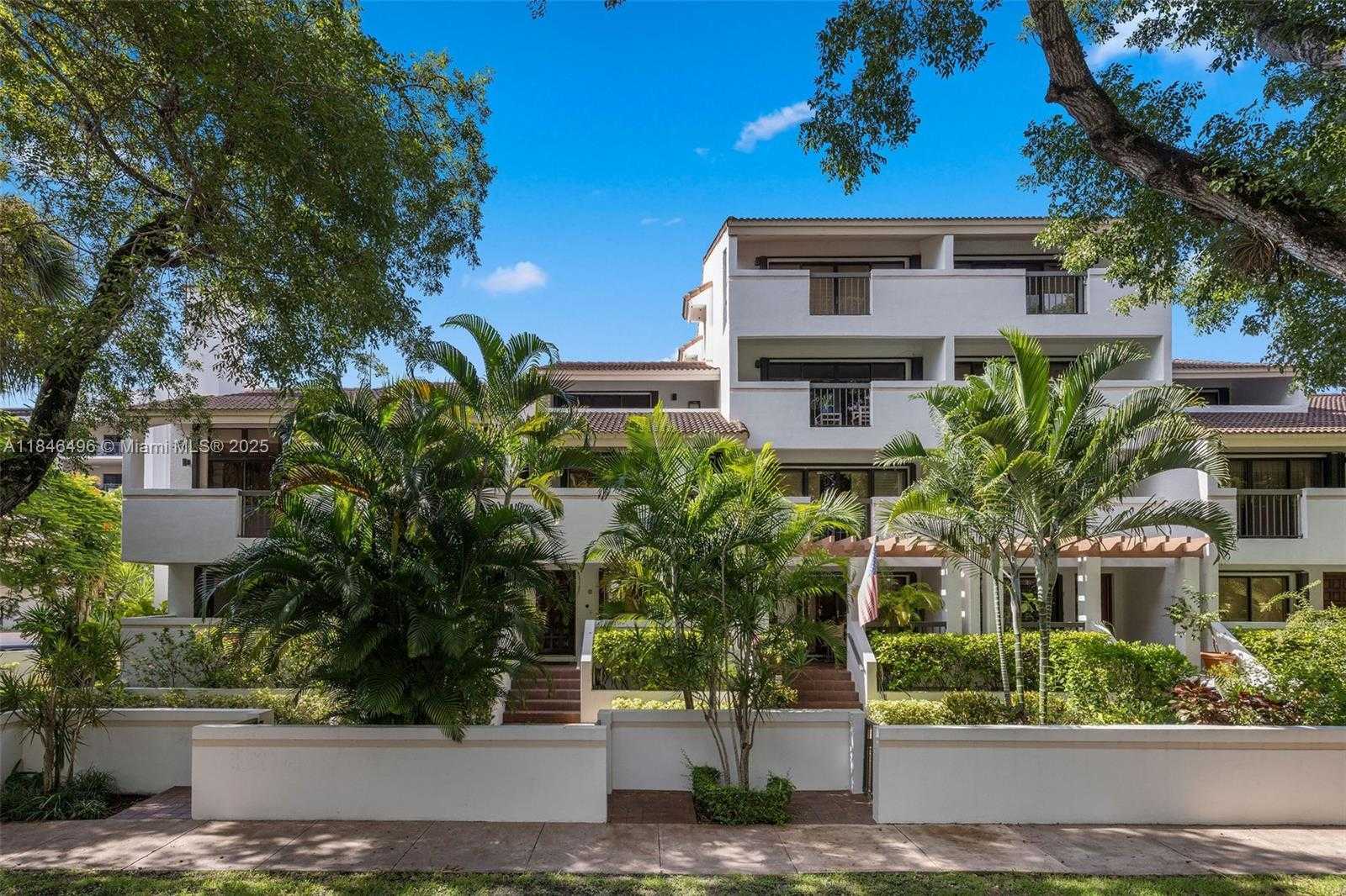 Small Image of 2600 CARDENA ST #2, Coral Gables Number 31