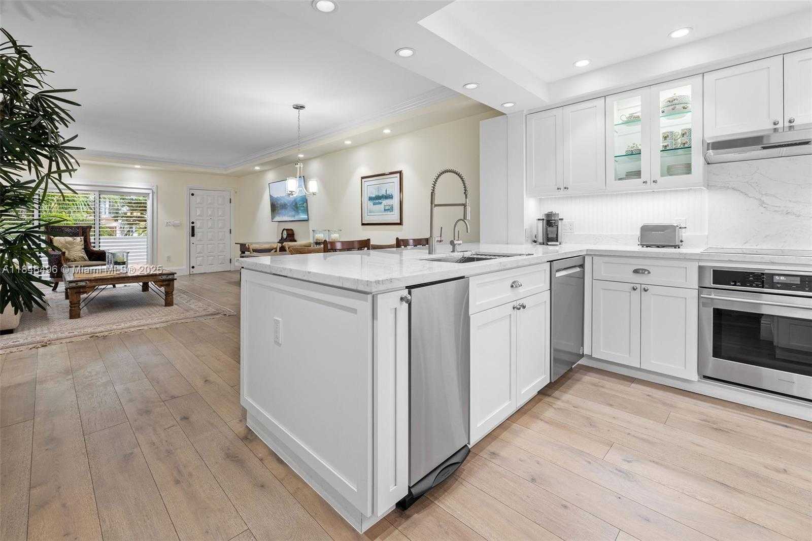 Small Image of 2600 CARDENA ST #2, Coral Gables Number 5