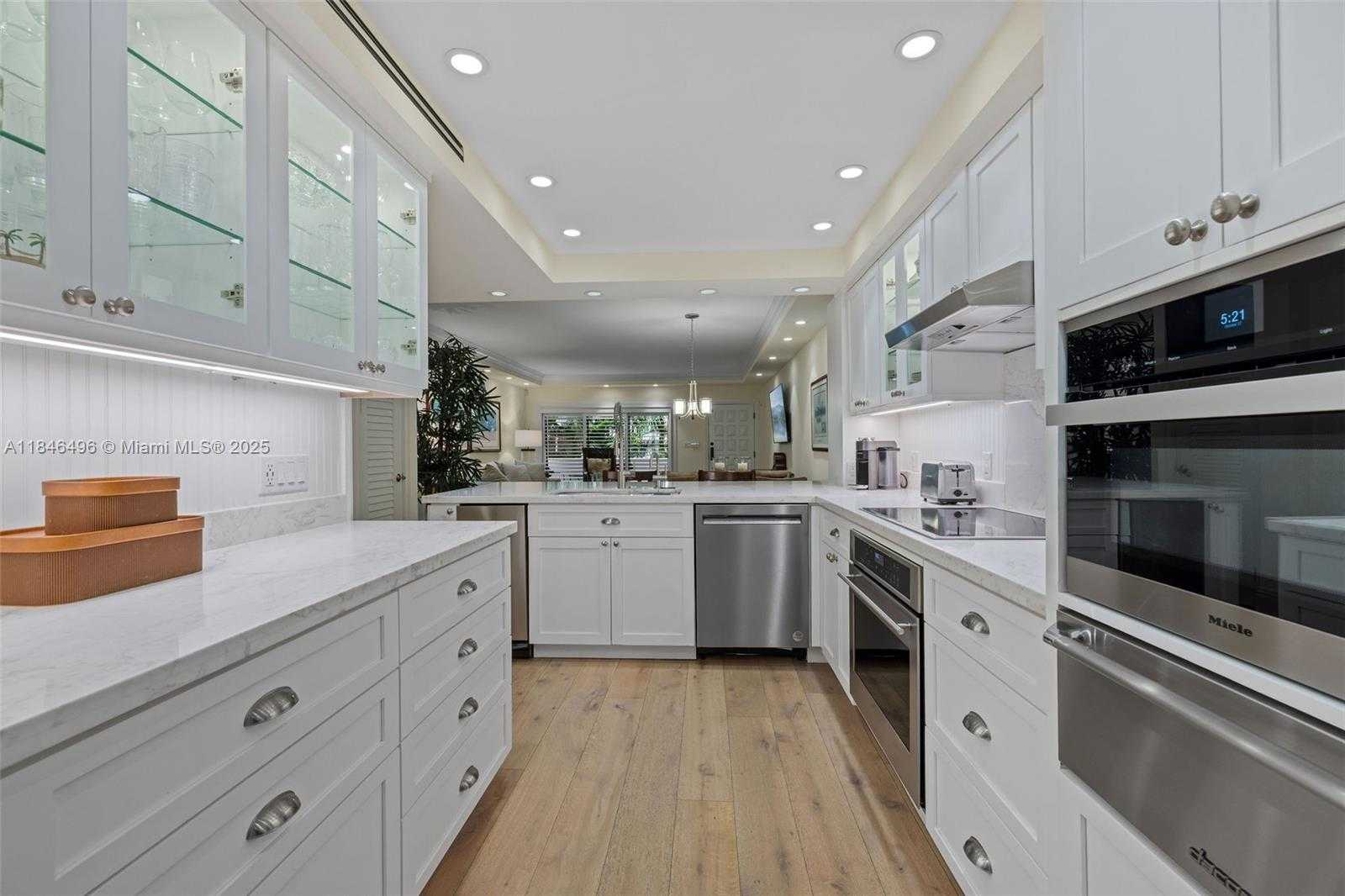 Small Image of 2600 CARDENA ST #2, Coral Gables Number 7