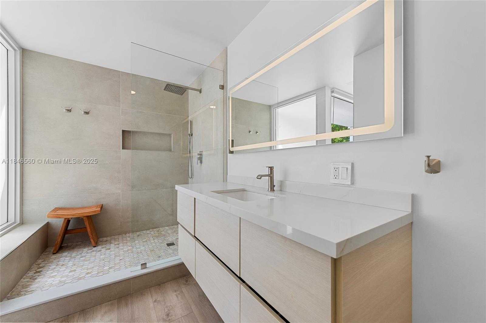 Small Image of 3128 CENTER ST #3, Miami Number 10