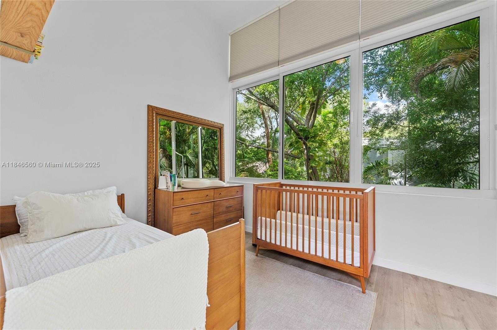 Small Image of 3128 CENTER ST #3, Miami Number 12
