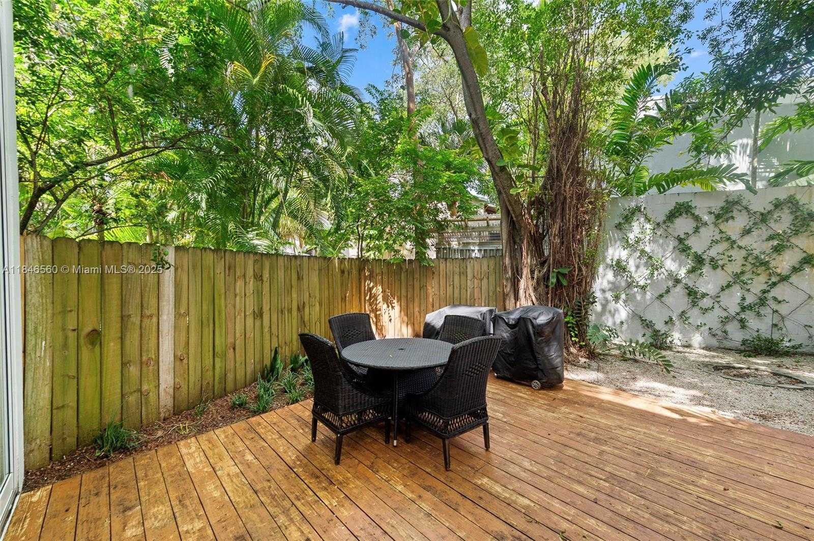 Small Image of 3128 CENTER ST #3, Miami Number 14