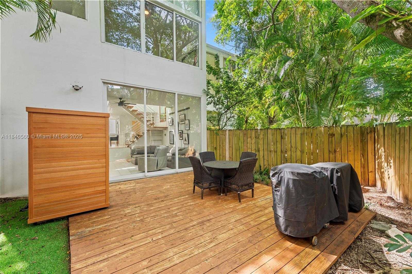Small Image of 3128 CENTER ST #3, Miami Number 15