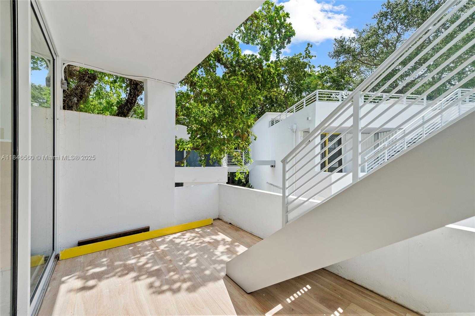 Small Image of 3128 CENTER ST #3, Miami Number 16