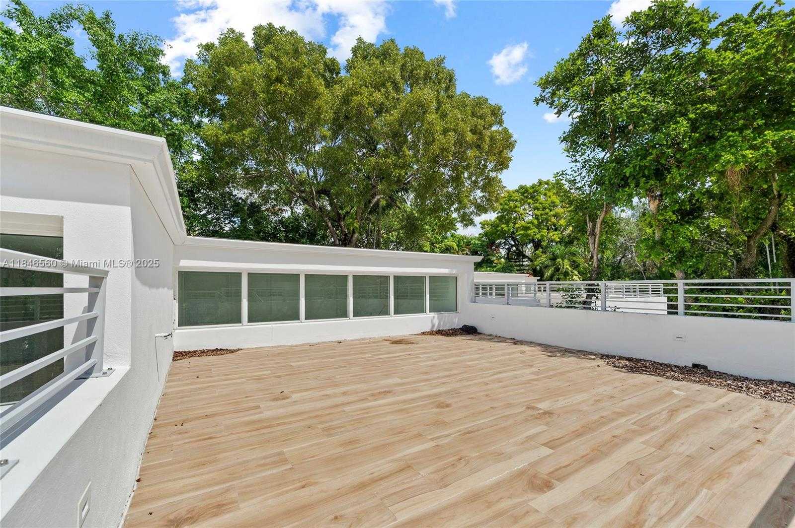 Small Image of 3128 CENTER ST #3, Miami Number 17
