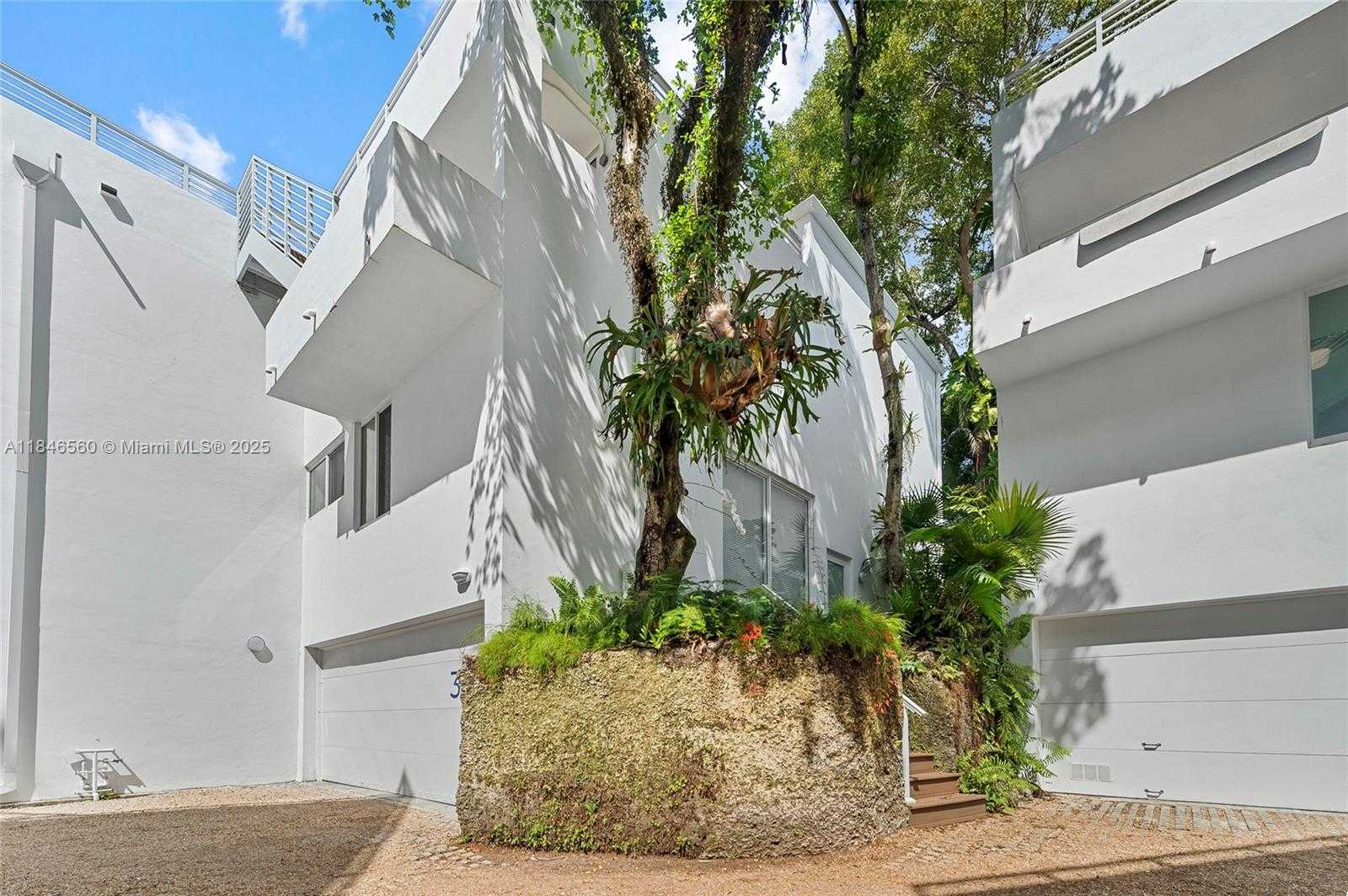 Small Image of 3128 CENTER ST #3, Miami Number 2
