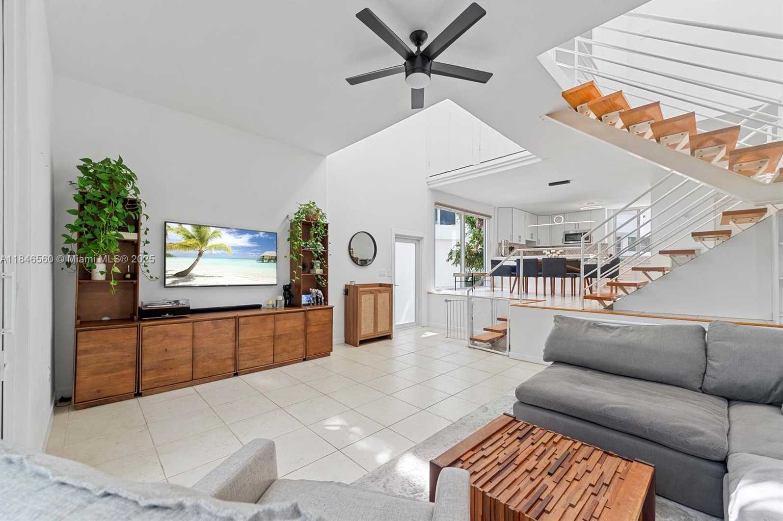 Small Image of 3128 CENTER ST #3, Miami Number 4