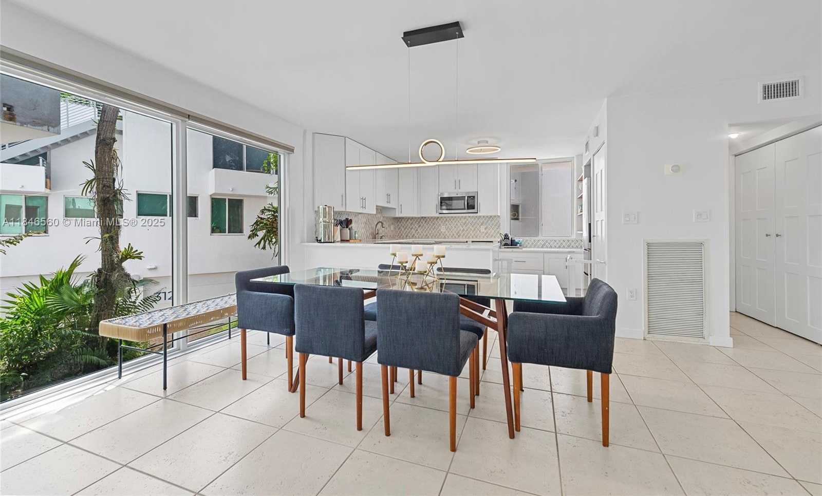 Small Image of 3128 CENTER ST #3, Miami Number 5