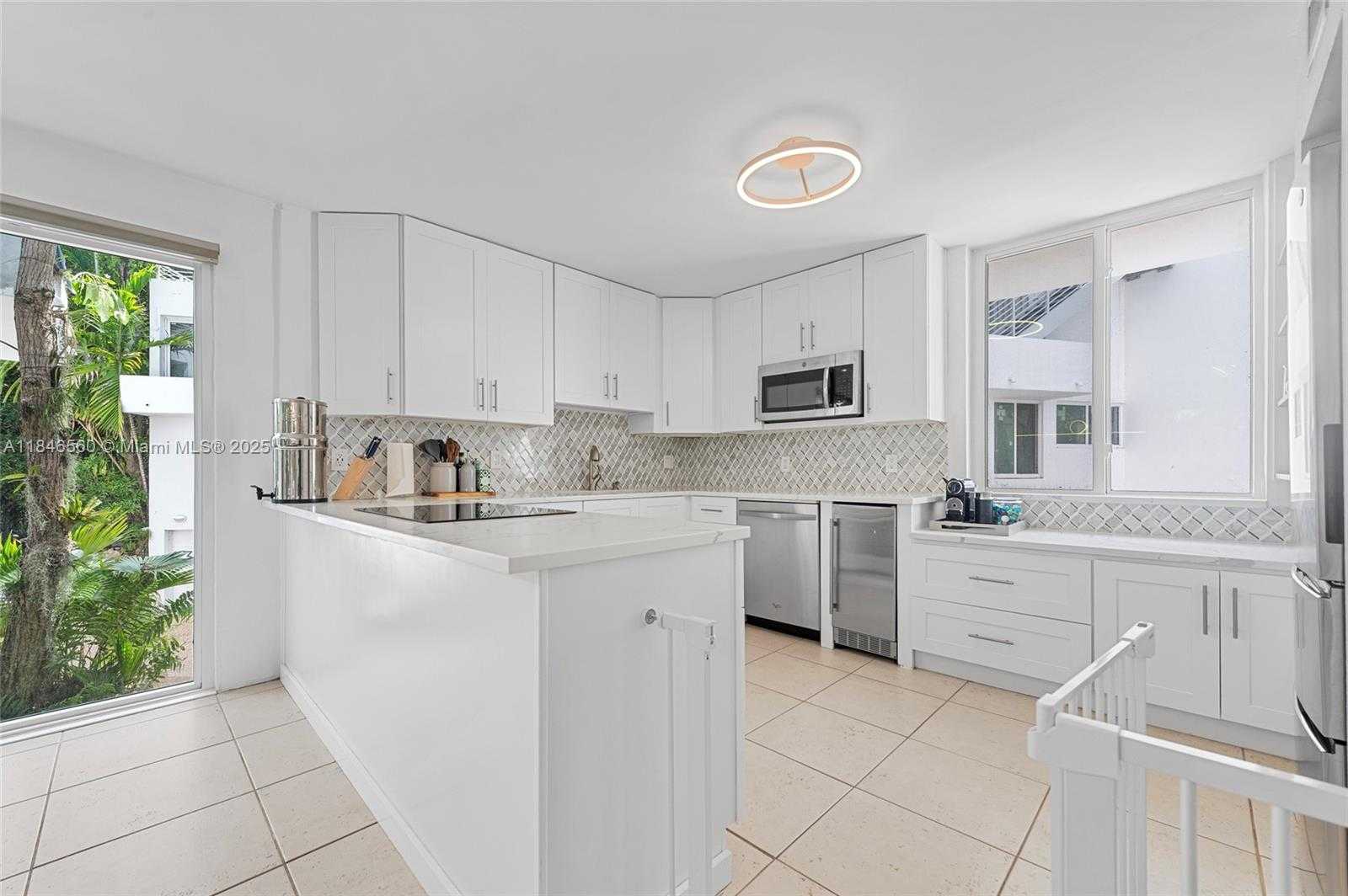 Small Image of 3128 CENTER ST #3, Miami Number 6