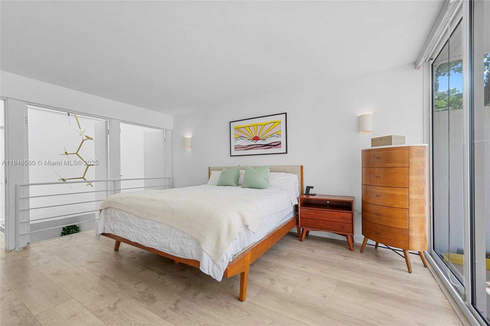 Small Image of 3128 CENTER ST #3, Miami Number 8