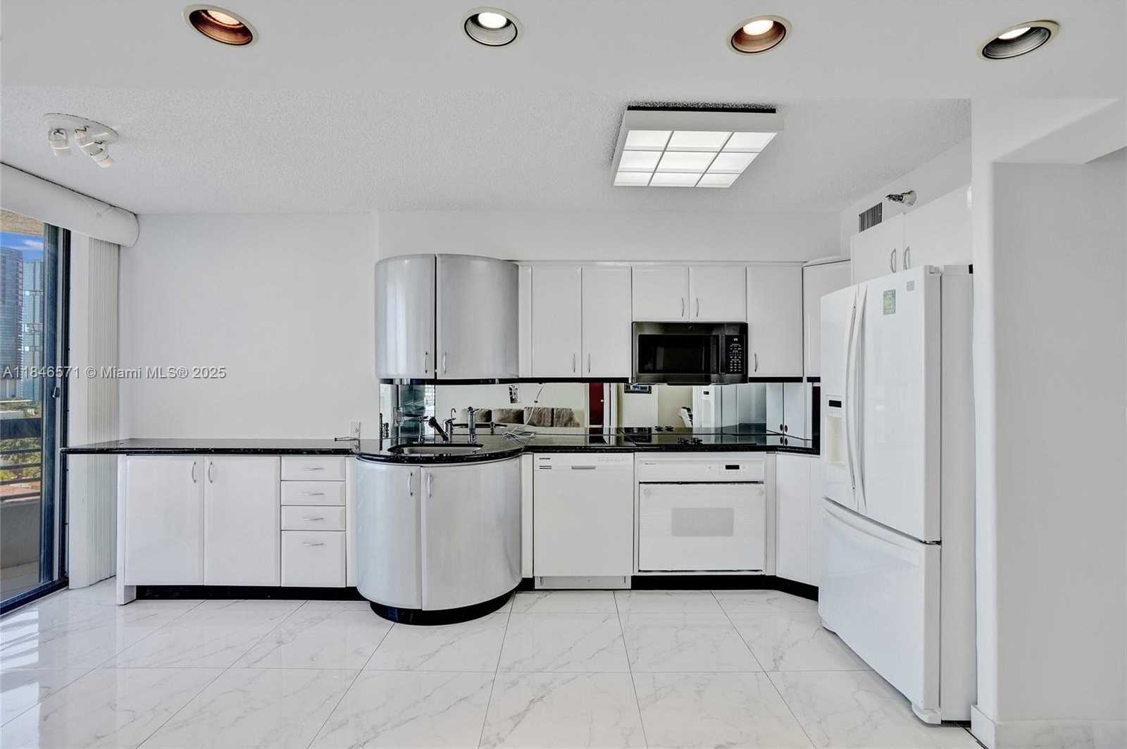 Small Image of 19101 MYSTIC POINTE DR #1711, Aventura Number 21