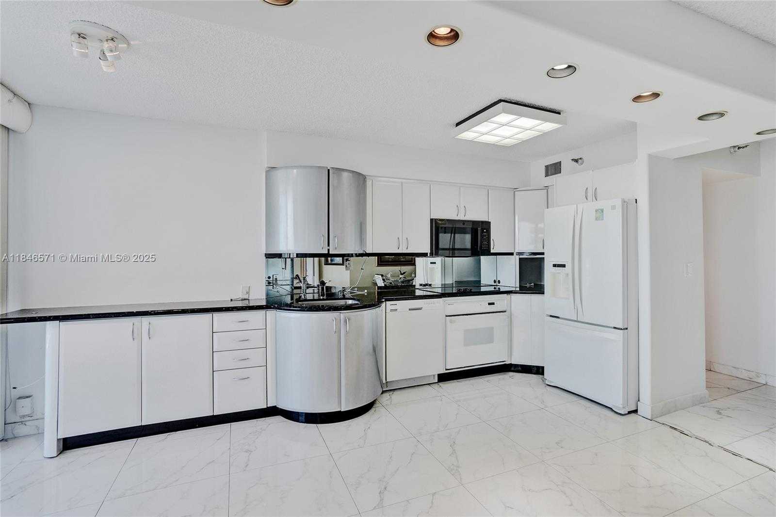 Small Image of 19101 MYSTIC POINTE DR #1711, Aventura Number 22