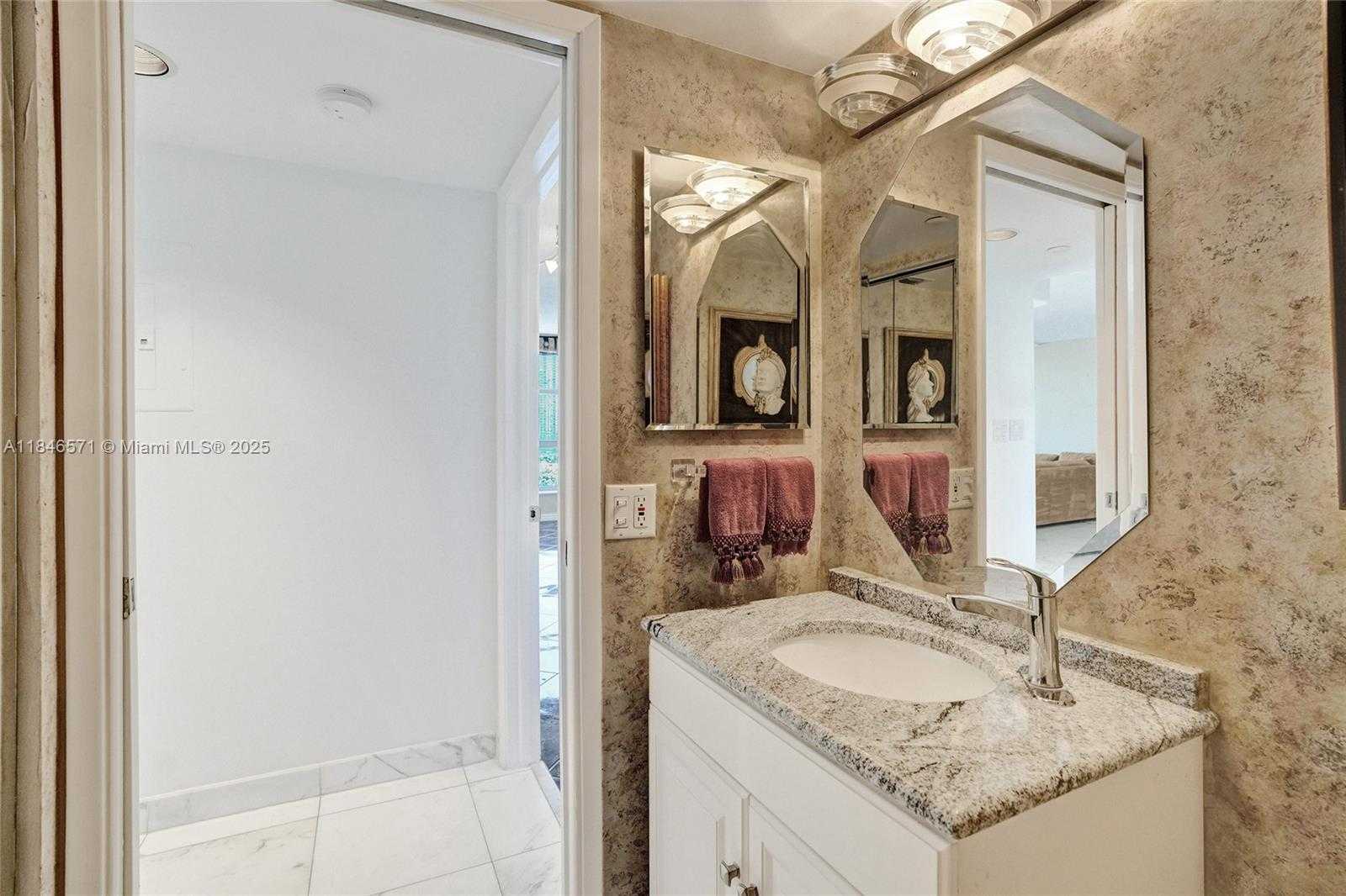 Small Image of 19101 MYSTIC POINTE DR #1711, Aventura Number 23