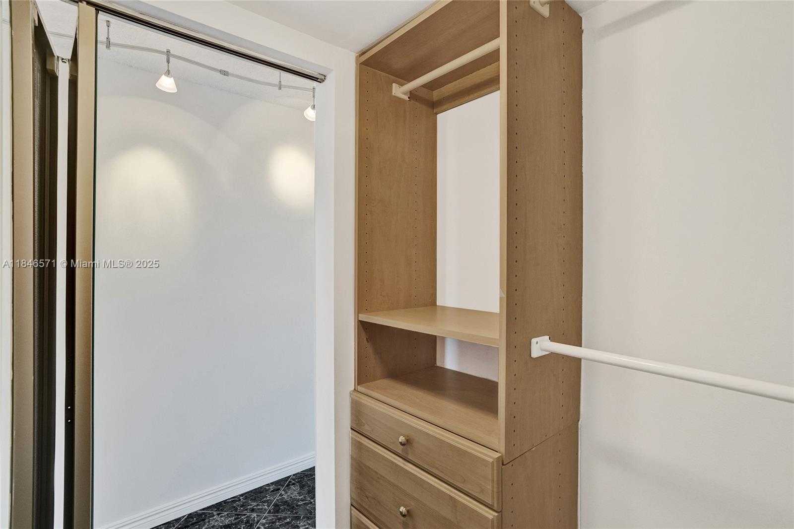 Small Image of 19101 MYSTIC POINTE DR #1711, Aventura Number 32