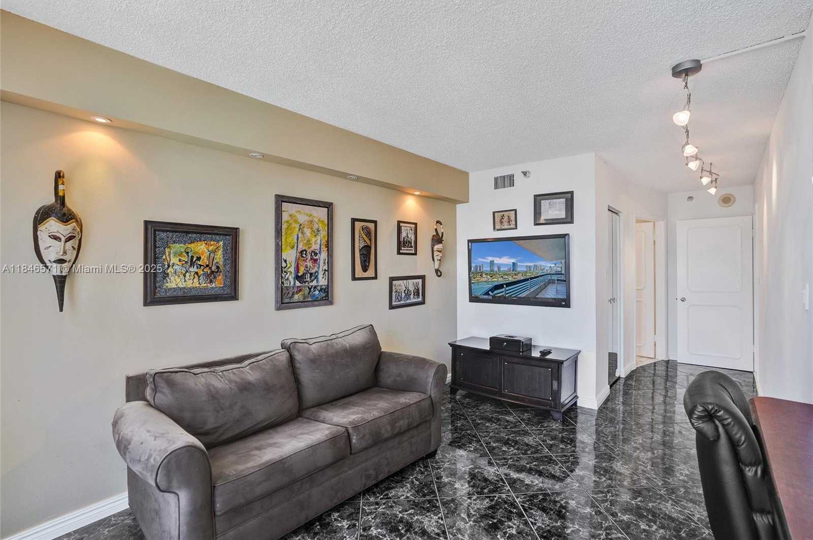 Small Image of 19101 MYSTIC POINTE DR #1711, Aventura Number 36