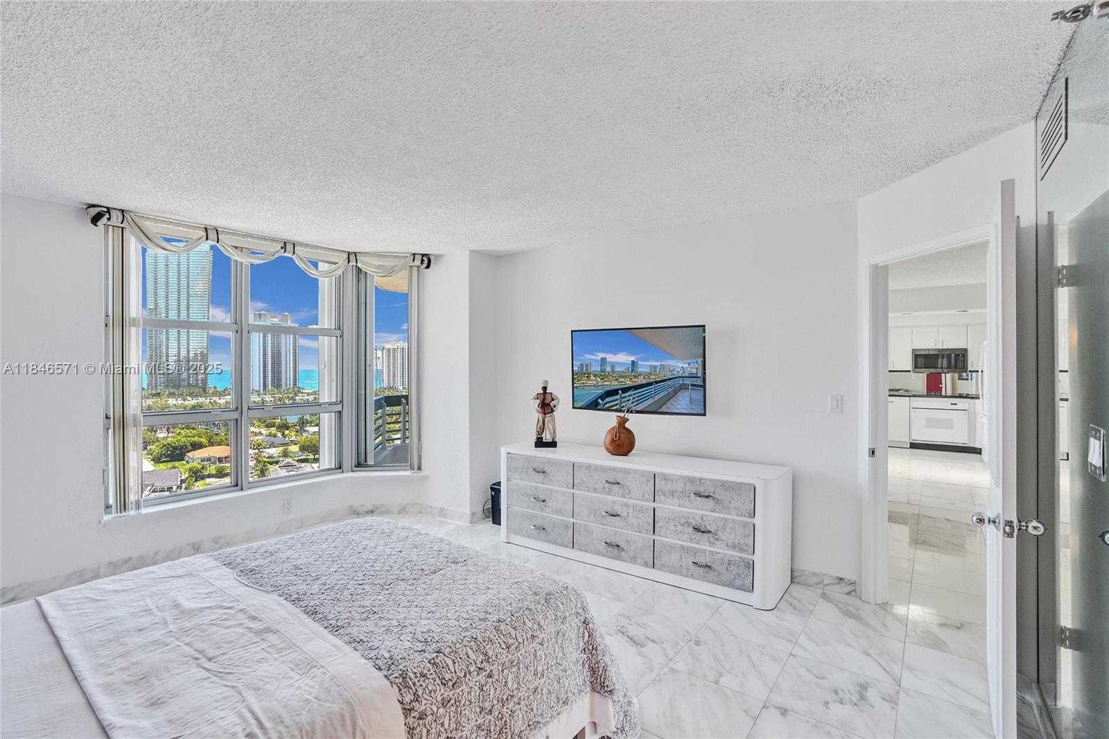 Small Image of 19101 MYSTIC POINTE DR #1711, Aventura Number 39