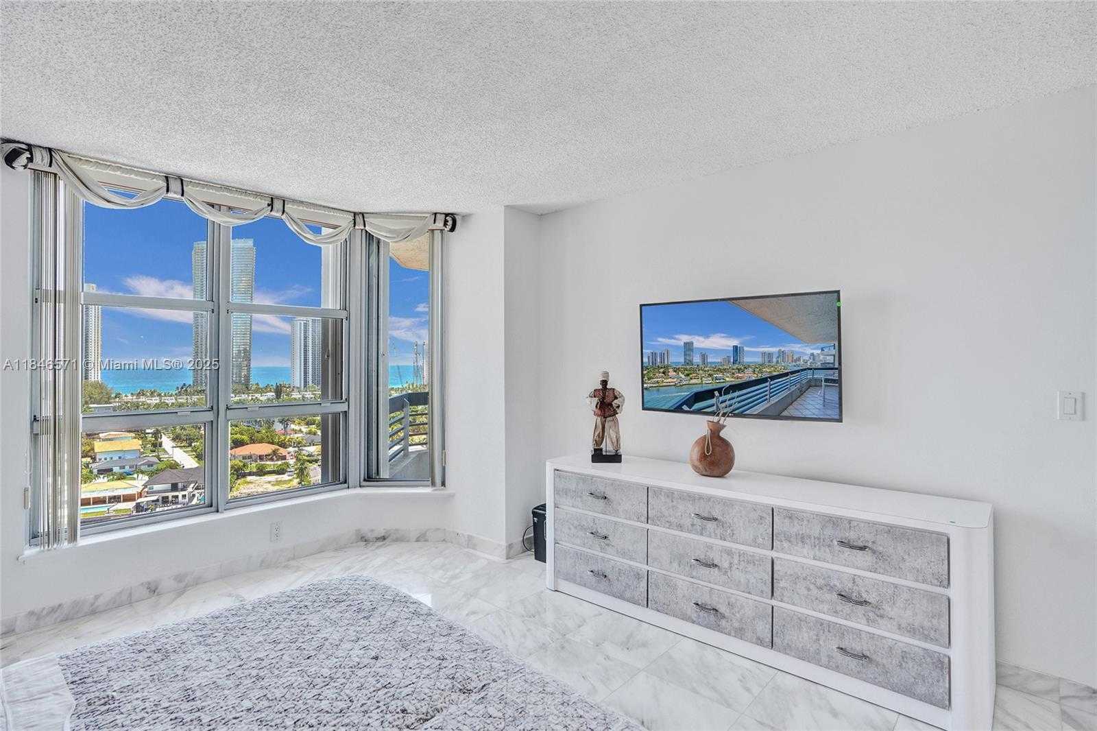 Small Image of 19101 MYSTIC POINTE DR #1711, Aventura Number 40