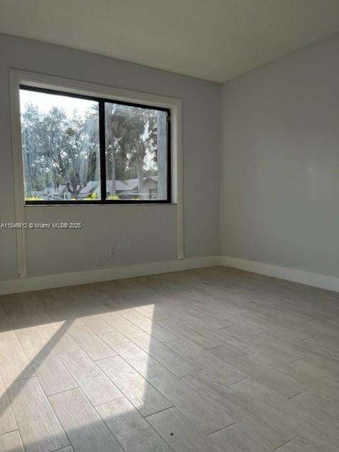 Small Image of 447 LAKEVIEW DRIVE #5, Weston Number 17