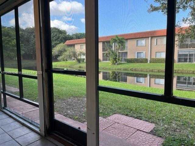 Small Image of 447 LAKEVIEW DRIVE #5, Weston Number 21