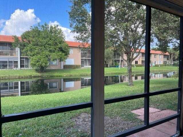 Small Image of 447 LAKEVIEW DRIVE #5, Weston Number 22