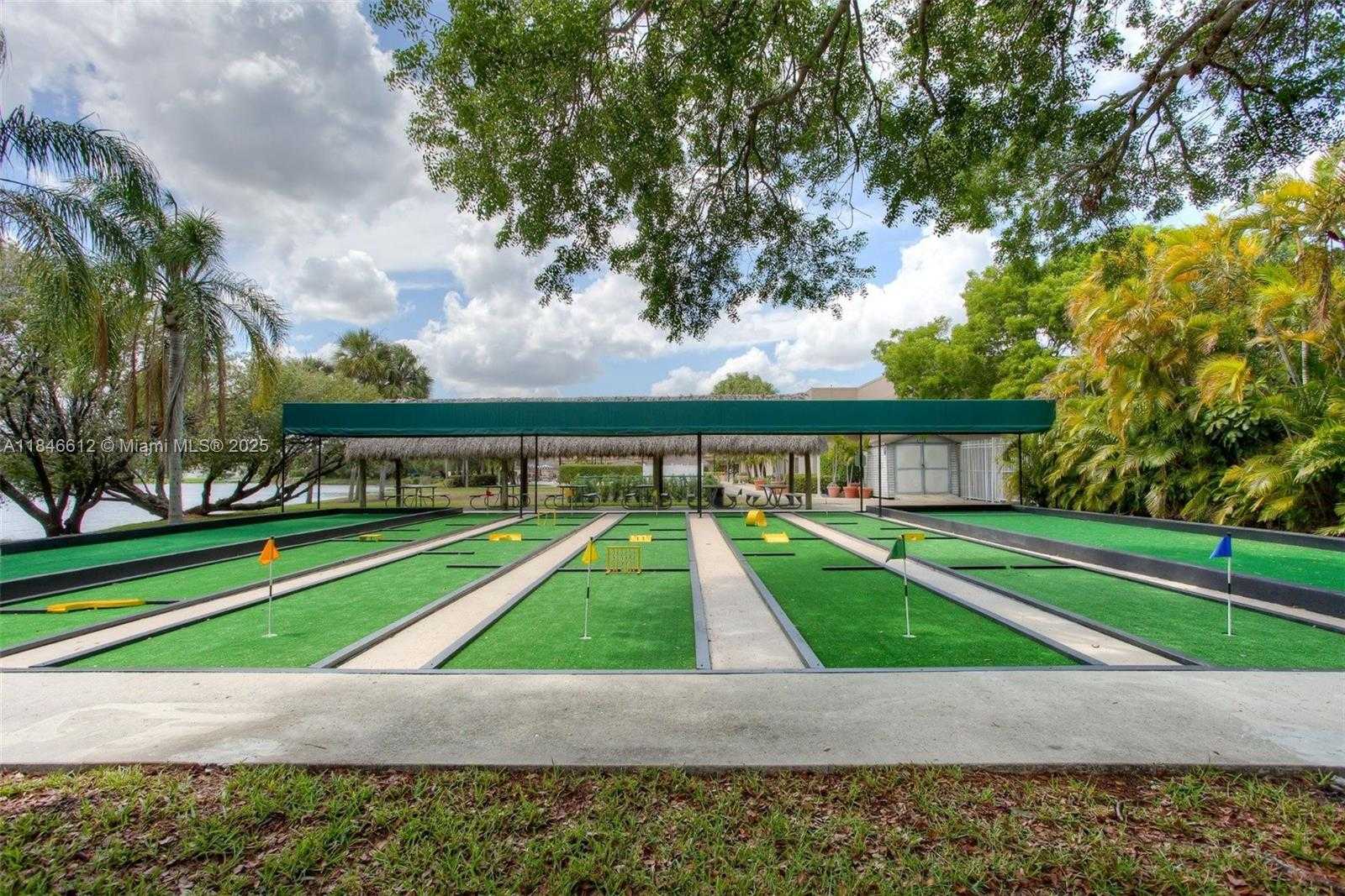 Small Image of 447 LAKEVIEW DRIVE #5, Weston Number 26