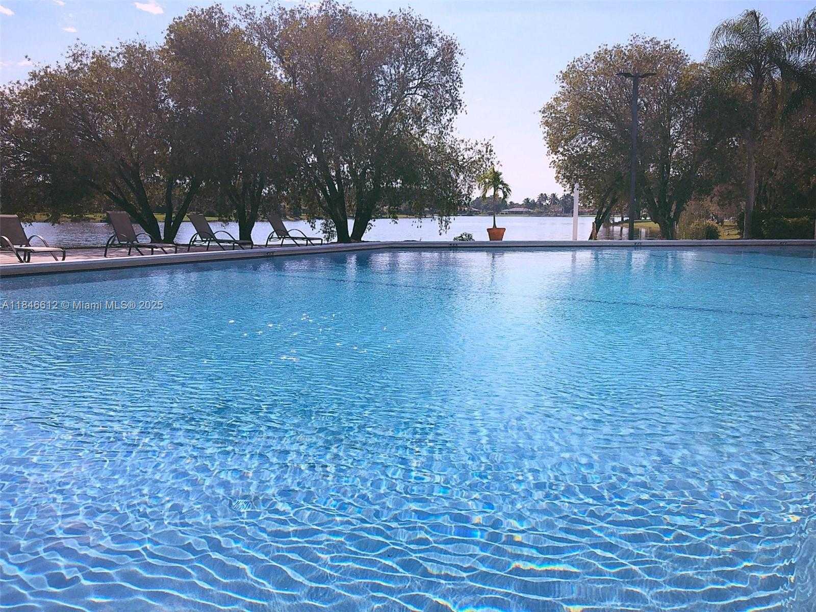 Small Image of 447 LAKEVIEW DRIVE #5, Weston Number 27