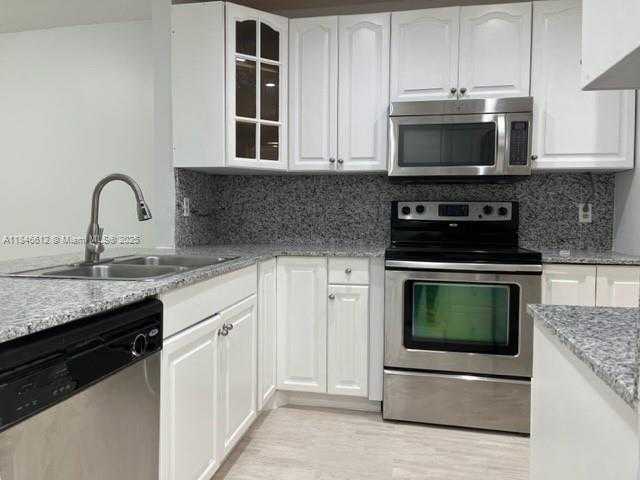 Small Image of 447 LAKEVIEW DRIVE #5, Weston Number 7