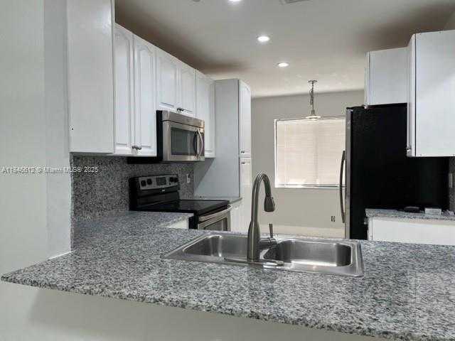 Small Image of 447 LAKEVIEW DRIVE #5, Weston Number 9