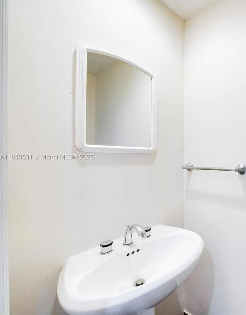Small Image of 888 BRICKELL KEY DR #1912, Miami Number 27