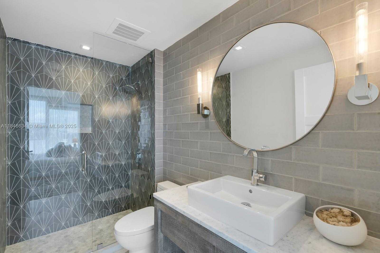 Small Image of 1 COLLINS AVE #605, Miami Beach Number 18