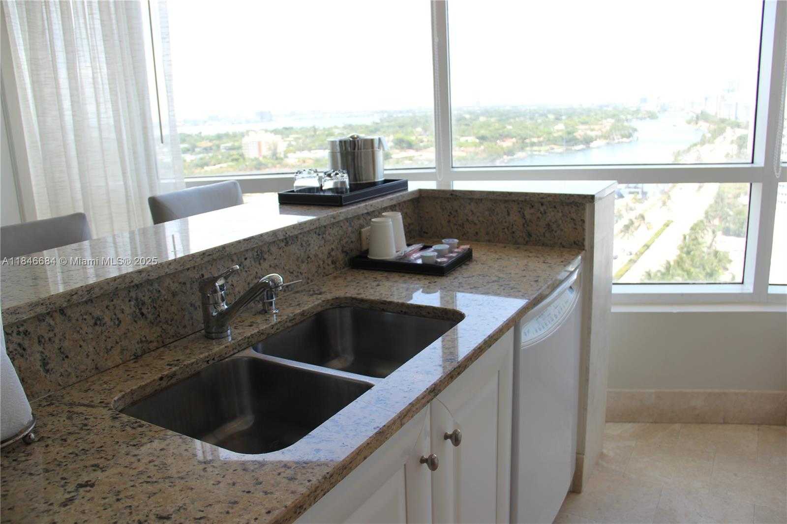Small Image of 4401 COLLINS AVE #1915/1917, Miami Beach Number 14