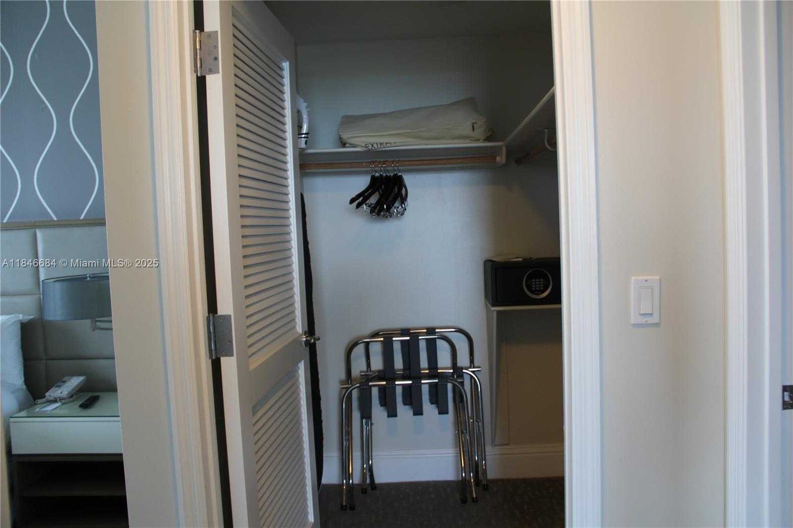 Small Image of 4401 COLLINS AVE #1915/1917, Miami Beach Number 18