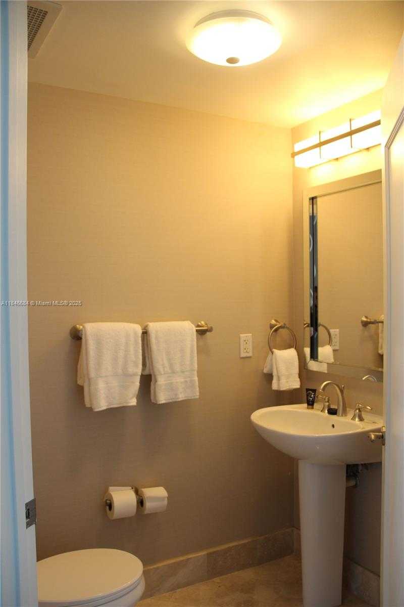 Small Image of 4401 COLLINS AVE #1915/1917, Miami Beach Number 20