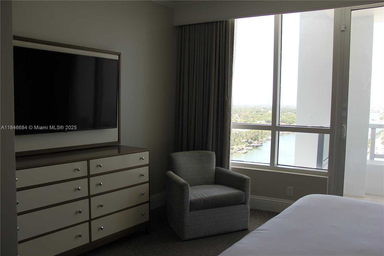 Small Image of 4401 COLLINS AVE #1915/1917, Miami Beach Number 21
