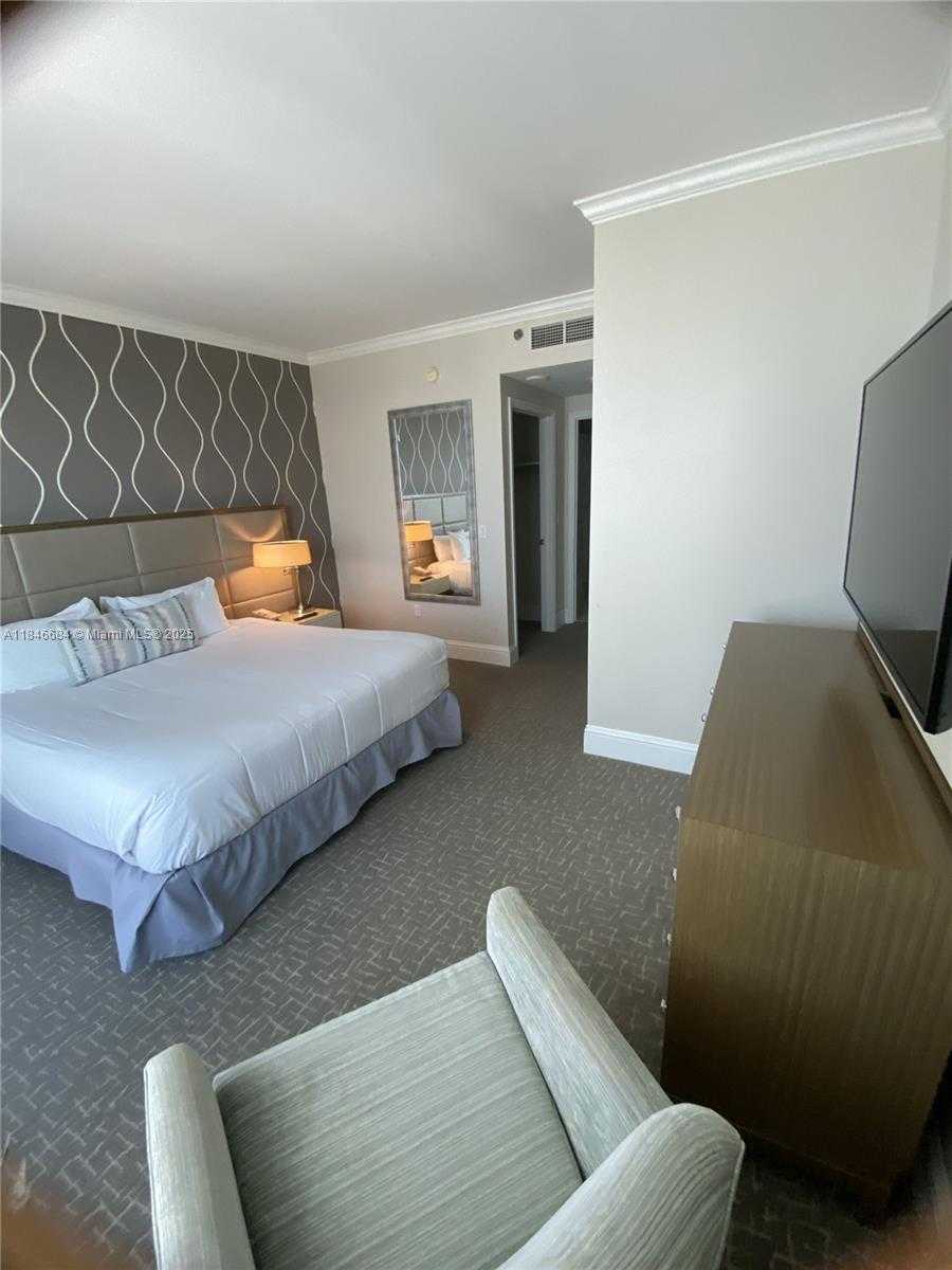 Small Image of 4401 COLLINS AVE #1915/1917, Miami Beach Number 23