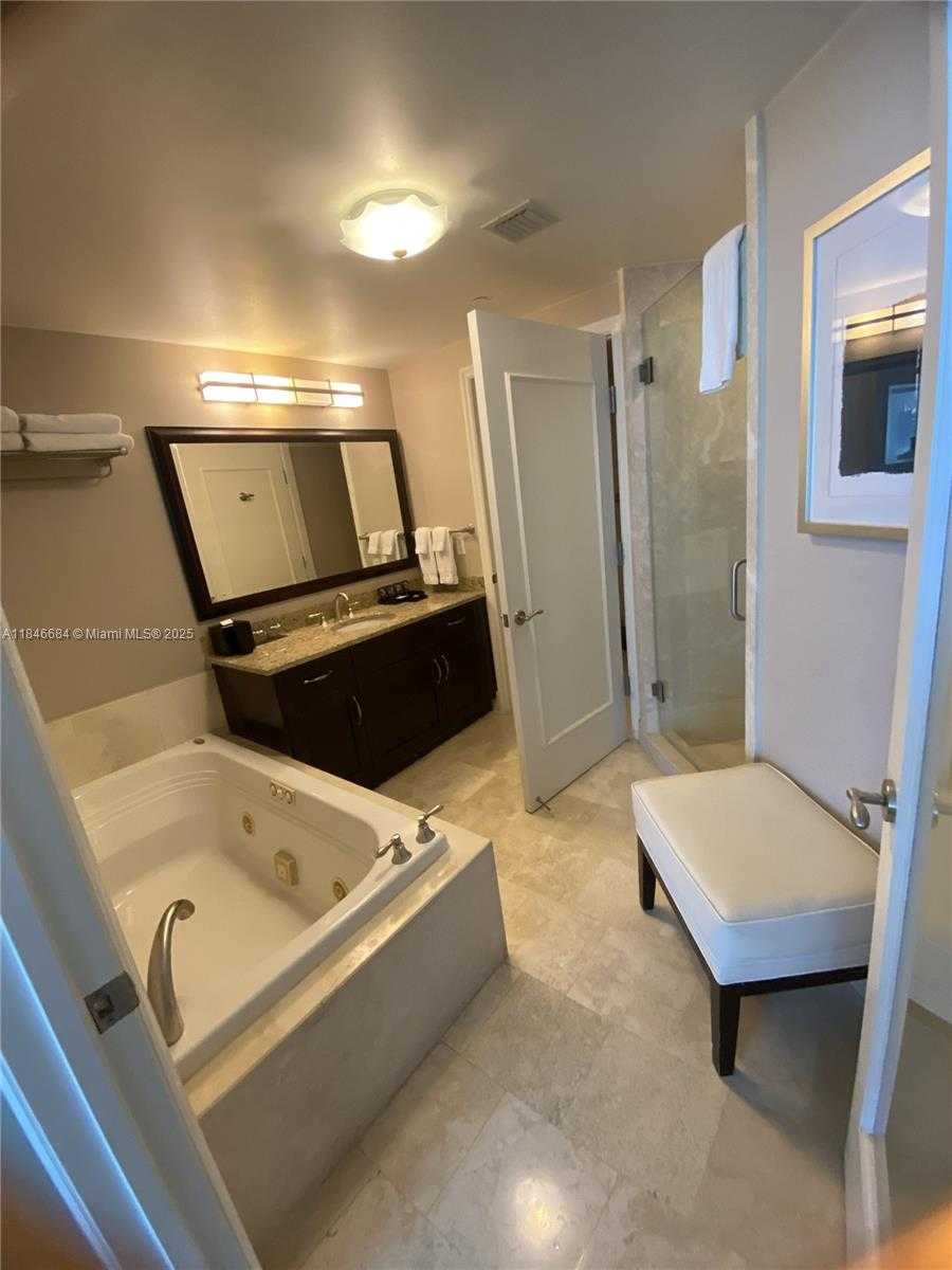 Small Image of 4401 COLLINS AVE #1915/1917, Miami Beach Number 29