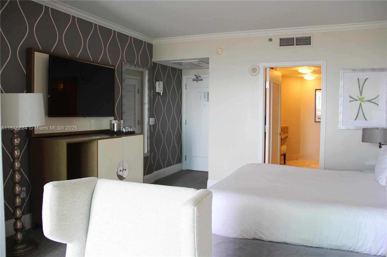 Small Image of 4401 COLLINS AVE #1915/1917, Miami Beach Number 41