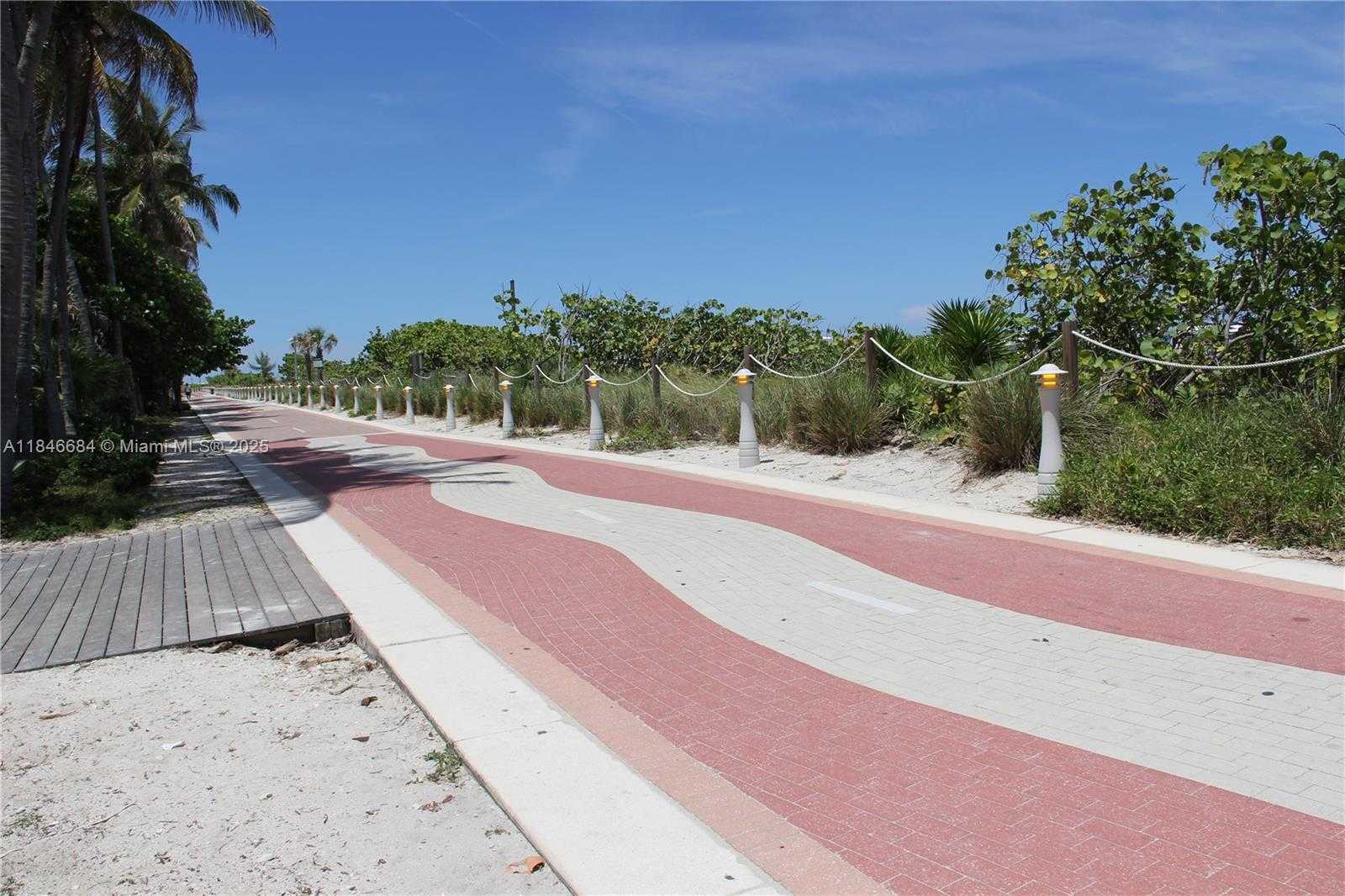 Small Image of 4401 COLLINS AVE #1915/1917, Miami Beach Number 59